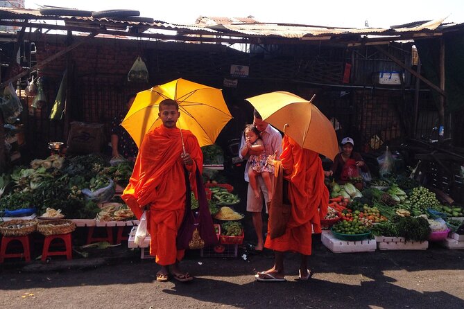 Private Half-Day Tour of Phnom Penh's Traditional Markets - What the private vehicle adds