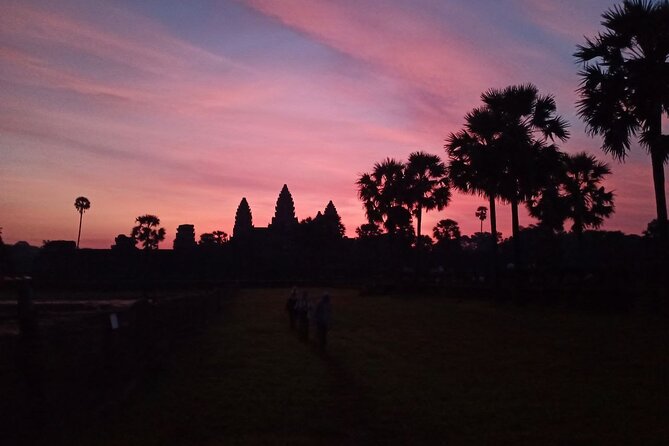 Private One Day Tour with Sunrise at Angkor Wat - Food, tickets, and the small practical costs