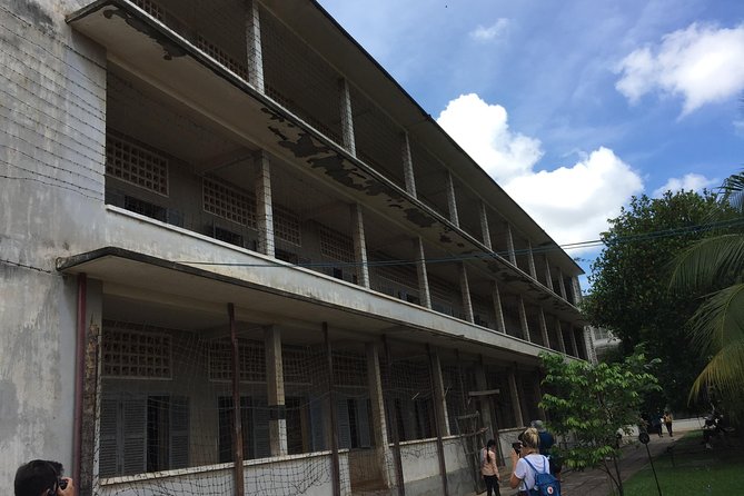 Private One Day Trip in Phnom Penh Capital City - Choeung Ek: the countryside route to a killing field
