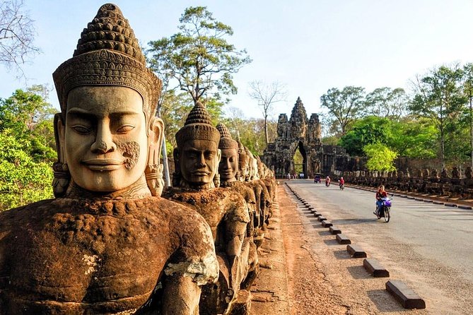 Private one-day tuktuk 'small tour' of the oldest Angkor temples - A full day that depends on good timing