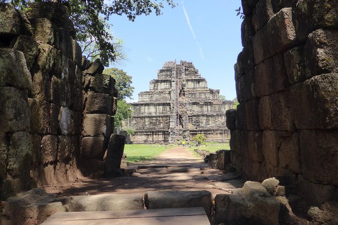 Private Preah Vihear and 2 Temples Guided Tour - Guide quality and the human side of the trip