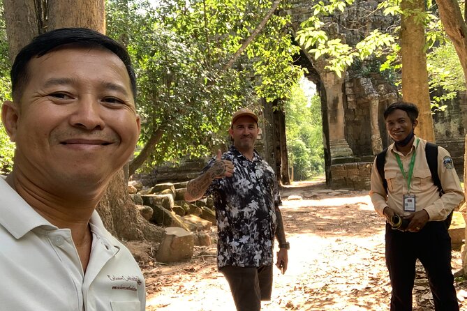 Private Taxi Siem Reap to Phnom Penh, Reliable Driver, Transfer - Skun and the Tarantula Market