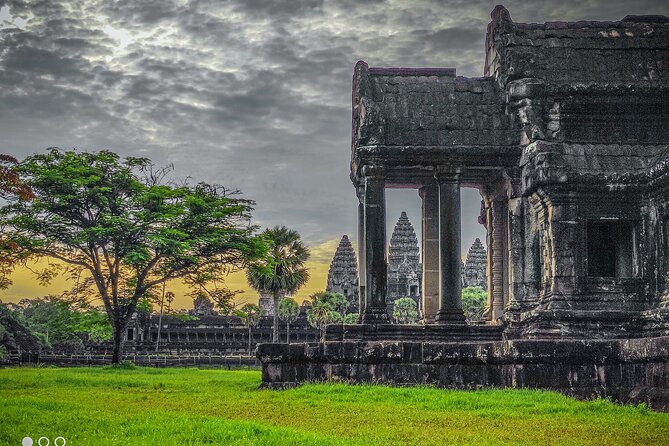 Private Temples and Lake Explorer - Day one: entering Angkor Wat at 8 a.m.