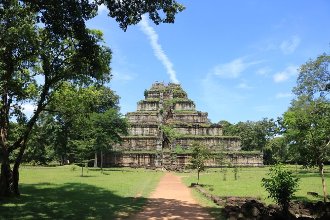 Private Tour to Beng Mealea Jungle Temple and Koh Ker - Leaving Siem Reap in a private car