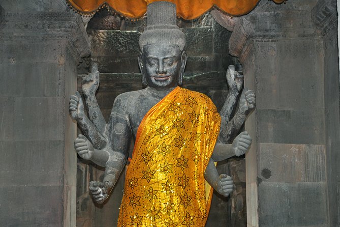 Private Tuk Tuk Tour to Angkor Wat and Small Circle with Two Extras - Starting at Angkor Wat through the East Gate
