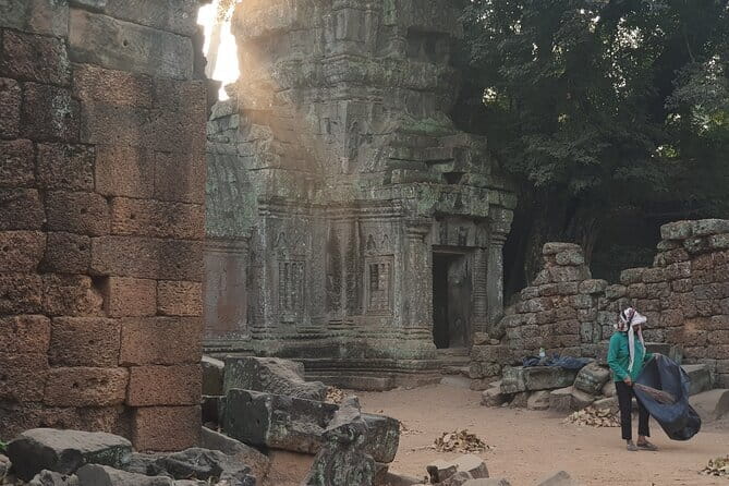 Private Two Days Siem Reap Temples Discovery Guided Tour - Day one: Angkor Wat at a sensible morning hour