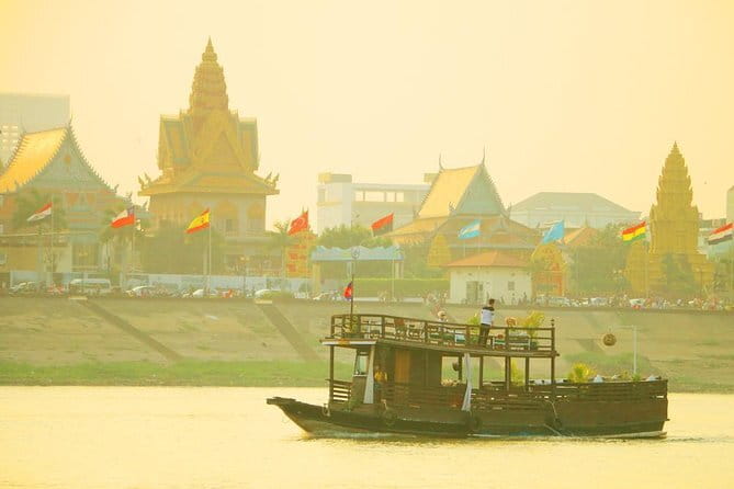 Riverside Walking Tour with Snack, Drinks & Local Ferry Ride - Wat Botum Park and the optional bugs