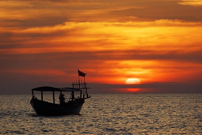 Scenic Boat Journey from Siem Reap to Battambang - What the traditional wooden boat is like
