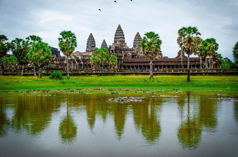 Seat-In-Coach: Small Circuit tour with Sunrise at Angkor Wat - Why this half-day Angkor tour works