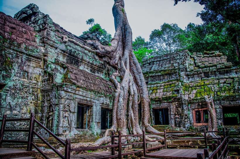 Seat-In-Coach: Small Circuit tour with Sunrise at Angkor Wat - Bayon and the 216 faces of Angkor Thom