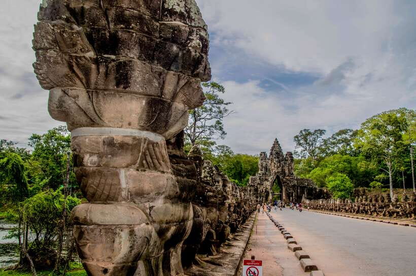 Seat-In-Coach: Small Circuit tour with Sunrise at Angkor Wat - Guides, explanations, and the pace of the morning