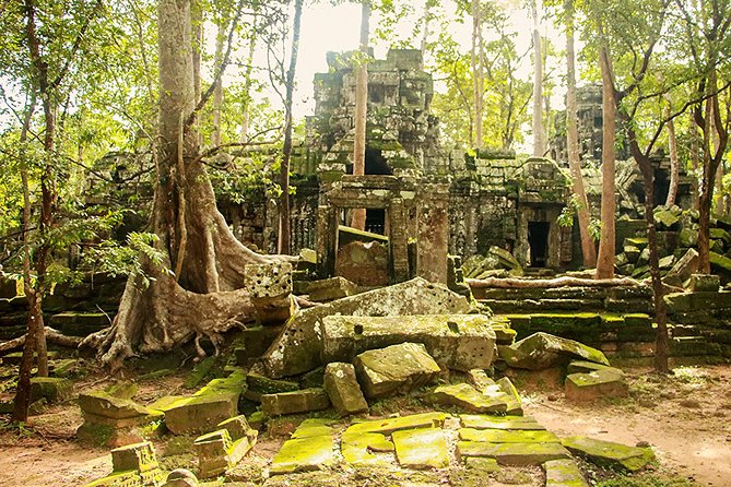 Secret Temples of Angkor - Guided Tour in Siem Reap - Phnom Bakheng before the sunset crowds