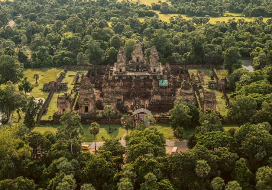 Shared day tour with Spanish-speaking guide at Angkor Temple. - What the $50 day tour gives you