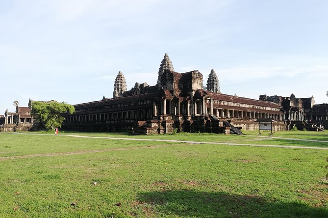 Shared Tour to Angkor Wat, Bayon and Ta Prohm Temples - What this Angkor tour does well
