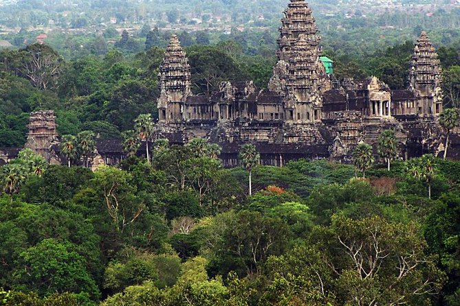 Shared Tour to Angkor Wat, Bayon and Ta Prohm Temples - The guides are a major part of the experience