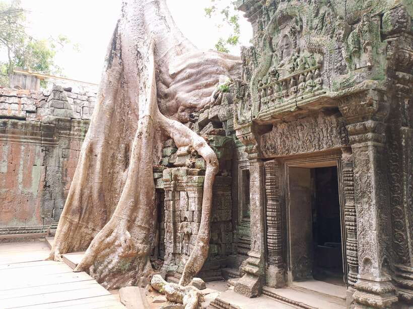 Sharing Trip to Angkor Temple with sunset - Bayon’s 216 stone faces and crowded galleries