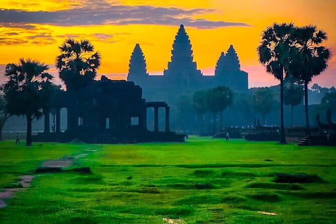 Siem Reap: 1 Day Angkor Wat + Sunrise Private Tour with Tuk-Tuk - Key points to know before you book