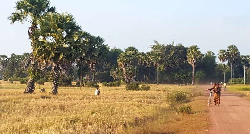 Siem Reap: 3-Hour Ancient Trails Motorbike Tour - Ancient roads, village stops, and practical details