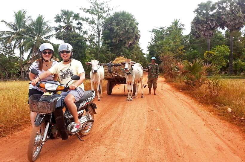 Siem Reap: 3-Hour Ancient Trails Motorbike Tour - The old bridge and lesser-seen temples