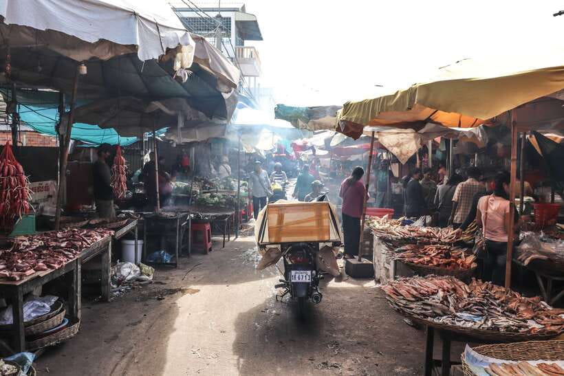 Siem Reap: 3-Hour Behind-the-Scenes Tuk-Tuk Tour - Guide quality and the important booking concern