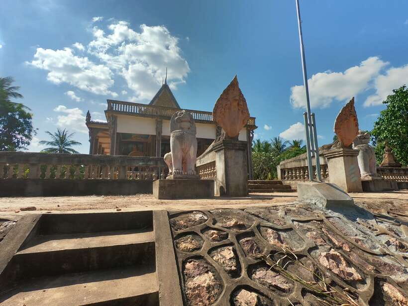 Siem Reap: 6-Hour Easy Rider Motorbike Tour - Heat, Dust, and Riding Comfort
