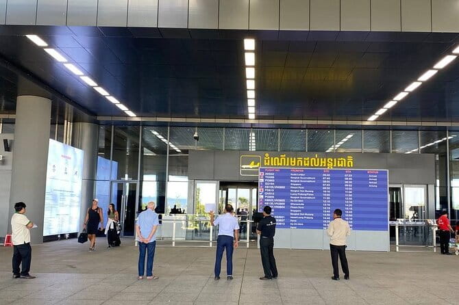 Siem Reap Airport Taxi Transfer - City Center Hotels - Driver service and small comforts