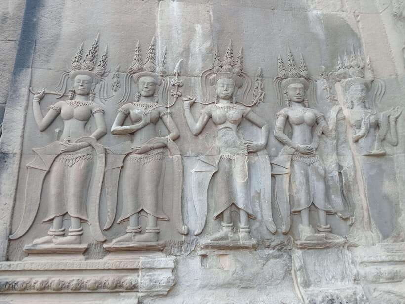 Siem Reap: Angkor Full-Day Group Tour with Japanese Guide - Angkor Wat deserves the longest visit
