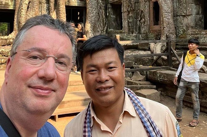 Siem Reap Angkor Private Tour Guide in English and Spanish - Bayon and its famous smiling faces