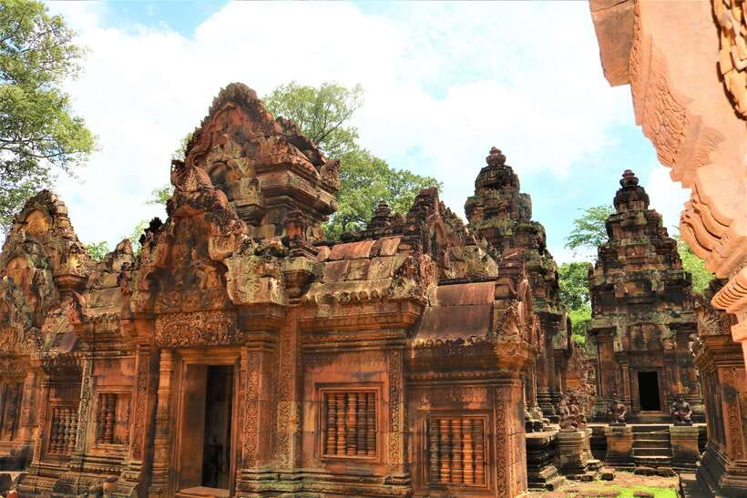Siem Reap: Angkor Sunrise 1- or 2-Day Guided Temples Tour - The guides are the heart of the experience