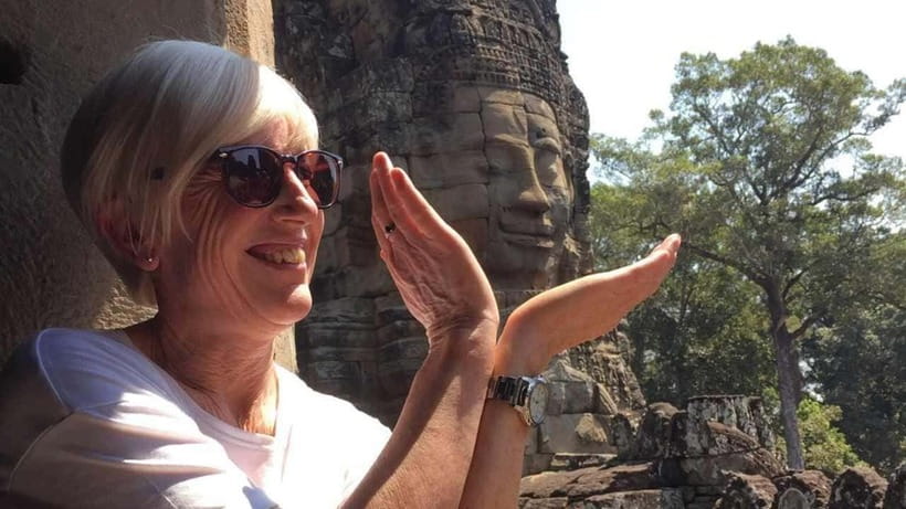 Siem Reap: Angkor Sunrise 1- or 2-Day Guided Temples Tour - Banteay Srei: small scale, extraordinary carving