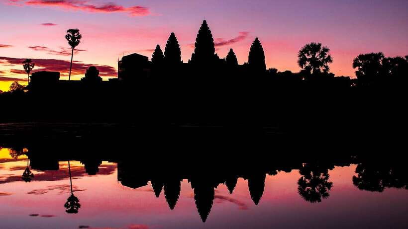 Siem Reap: Angkor Sunrise 1- or 2-Day Guided Temples Tour - Day 2 begins before dawn at Angkor Wat