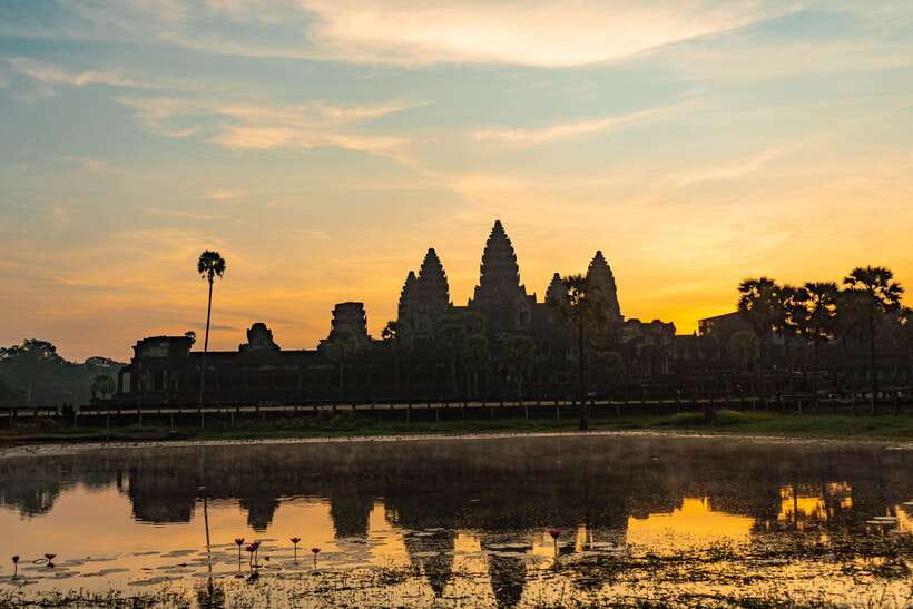 Siem Reap: Angkor Sunrise 2 Days Guided Bike Tour - Why cycling works so well at Angkor