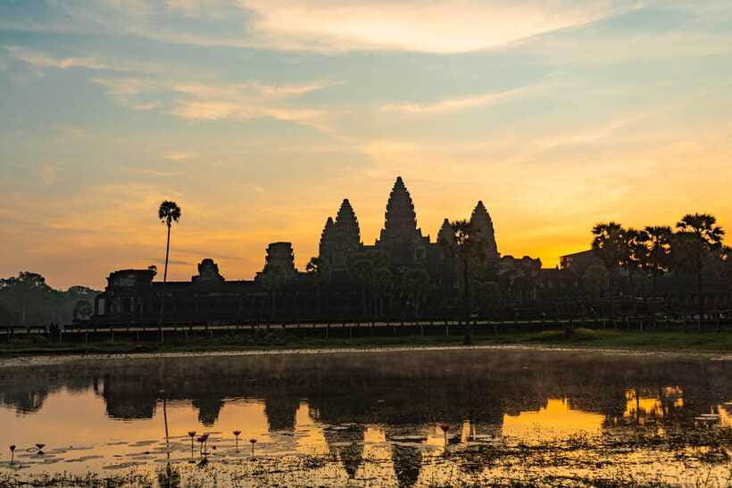Siem Reap: Angkor Sunrise 2 Days Guided Bike Tour - Day two trades monuments for village life