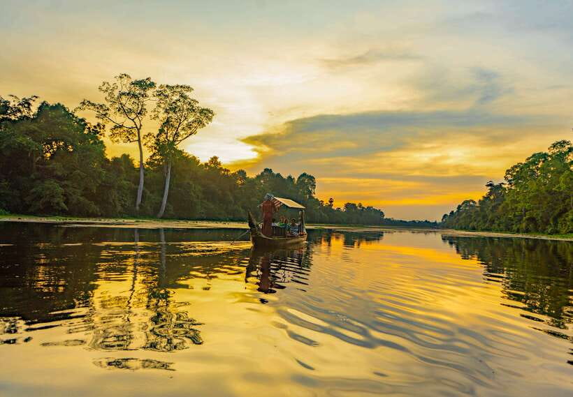 Siem Reap: Angkor Sunset Bike & Boat Tour /E-Bike Available - Rice fields, buffalo, and small family plots