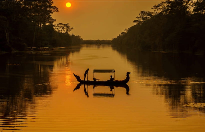 Siem Reap: Angkor Sunset Bike & Boat Tour /E-Bike Available - A private Dragon Boat ride at sunset