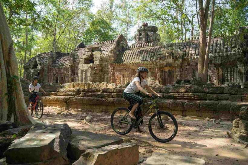 Siem Reap: Angkor Temples Off-Track Bicycle Tour - Preah Palilay and the village of Angkor Thom