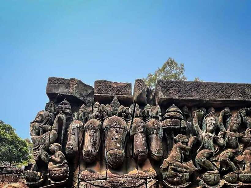 Siem Reap: Angkor Wat 2-Day Tour with Sunrise and Sunset - Bayon’s smiling faces and Angkor Thom