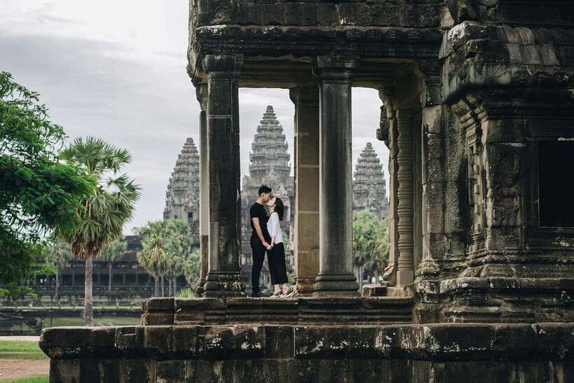 Siem Reap: Angkor Wat 2day Big and Small Circuit Guided Tour - Day one: sunset and the Grand Circuit