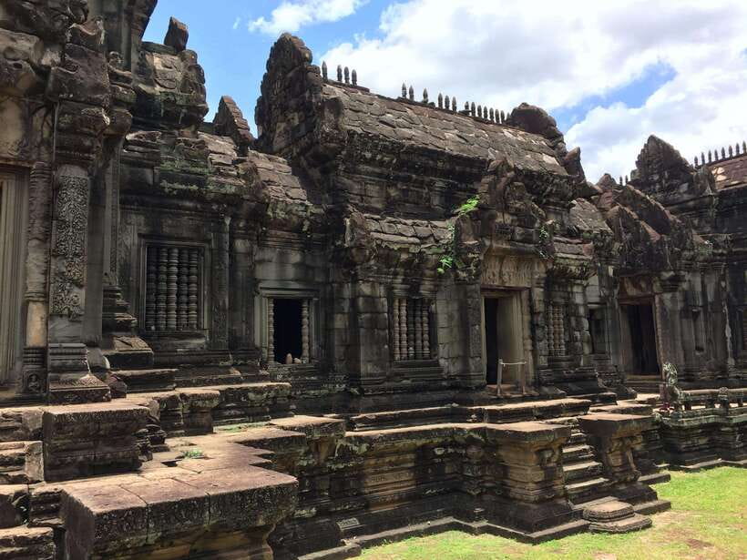 Siem Reap: Angkor Wat, Angkor Thom, and Banteay Srei Tour - Bayon, Baphuon, and the center of the old capital