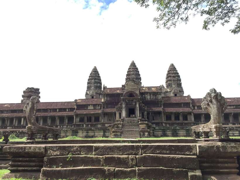 Siem Reap: Angkor Wat Half-Day Trip with Local Guide - First view: the lotus pond and Angkor Wat towers