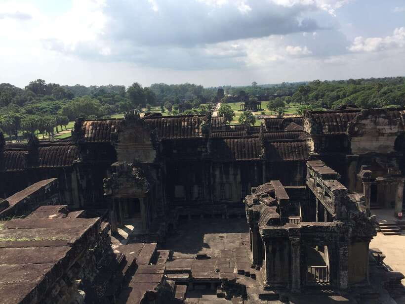 Siem Reap: Angkor Wat Half-Day Trip with Local Guide - Practical preparation for the temple walk