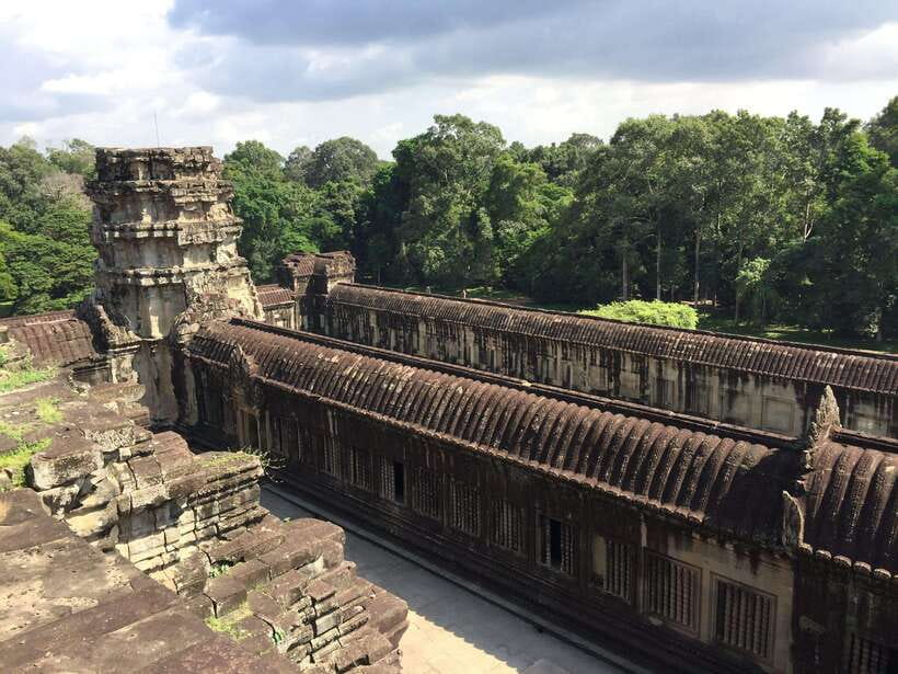 Siem Reap: Angkor Wat Half-Day Trip with Local Guide - Who should book this Angkor Wat experience?