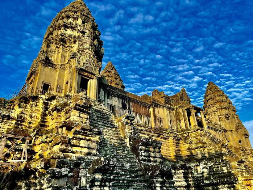 Siem Reap: Angkor Wat Private full Day Tour - Angkor Wat: two hours inside Cambodia’s great temple