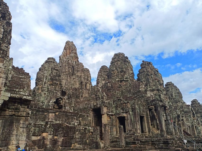 Siem Reap: Angkor Wat Private Tour by Tuk-Tuk - Lunch at a local restaurant