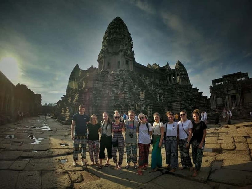 Siem Reap: Angkor Wat Private Tour with Sunrise - Angkor Thom in a concentrated morning