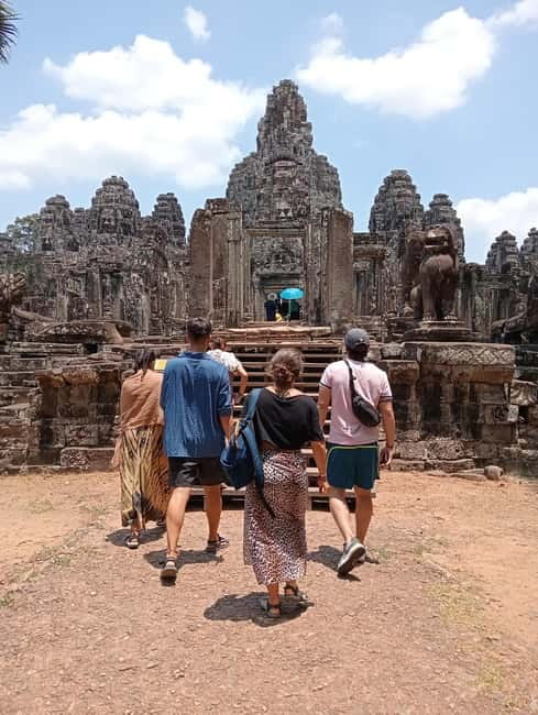 Siem Reap: Angkor Wat Small-Group Day Tour - Lunch at Srah Srang, with time to recover