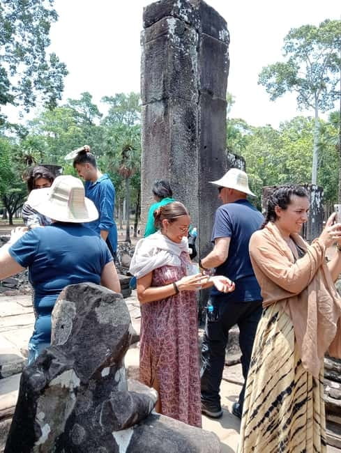 Siem Reap: Angkor Wat Small-Group Day Tour - Guide languages and the human side of the day