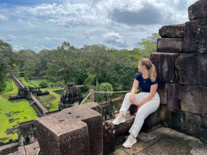 Siem Reap: Angkor Wat Small-Group Day Tour and Sunset - Phnom Bakheng sunset has a price in effort