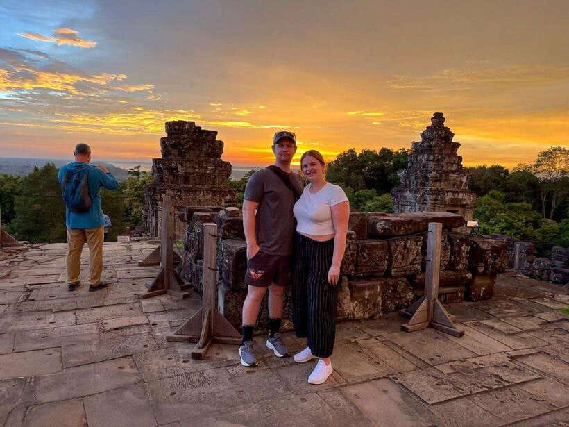 Siem Reap: Angkor Wat Small-Group Day Tour and Sunset - 8:00 a.m. hotel pickup and the temple pass