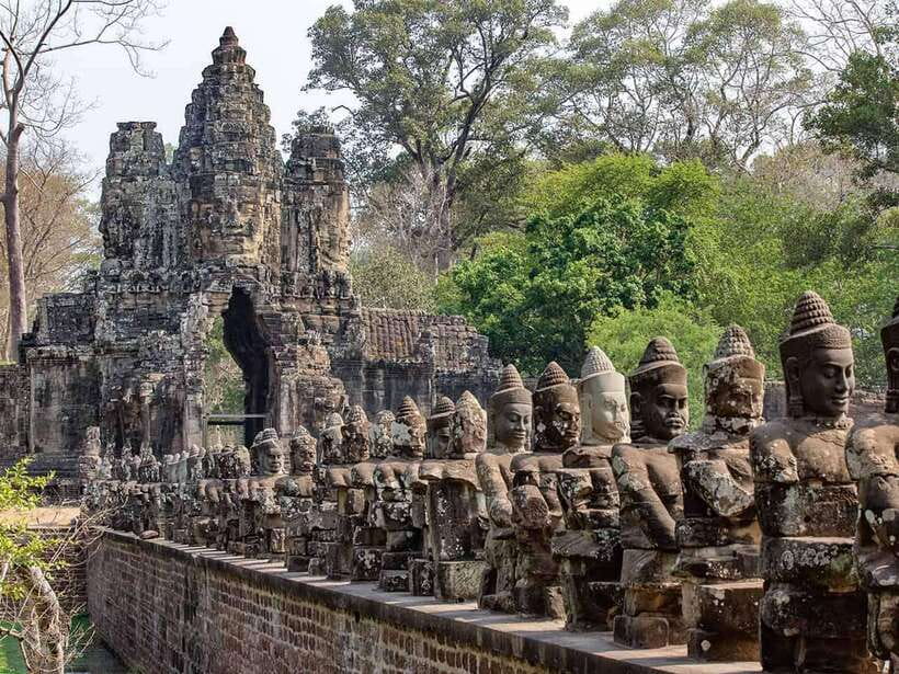 Siem Reap: Angkor Wat Small-Group Full Day Tour and Sunset - Bayon and its famous stone faces